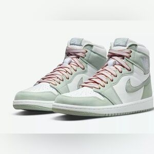 Nike Air Jordan 1 Retro High OG Seafoam Green